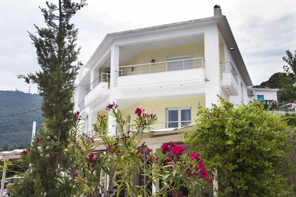 Iridanos Apartments Skiathos-stad Buitenkant foto
